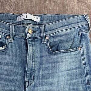 AYR | Women’s Frayed Hem Classic Blue Jeans | Size 32